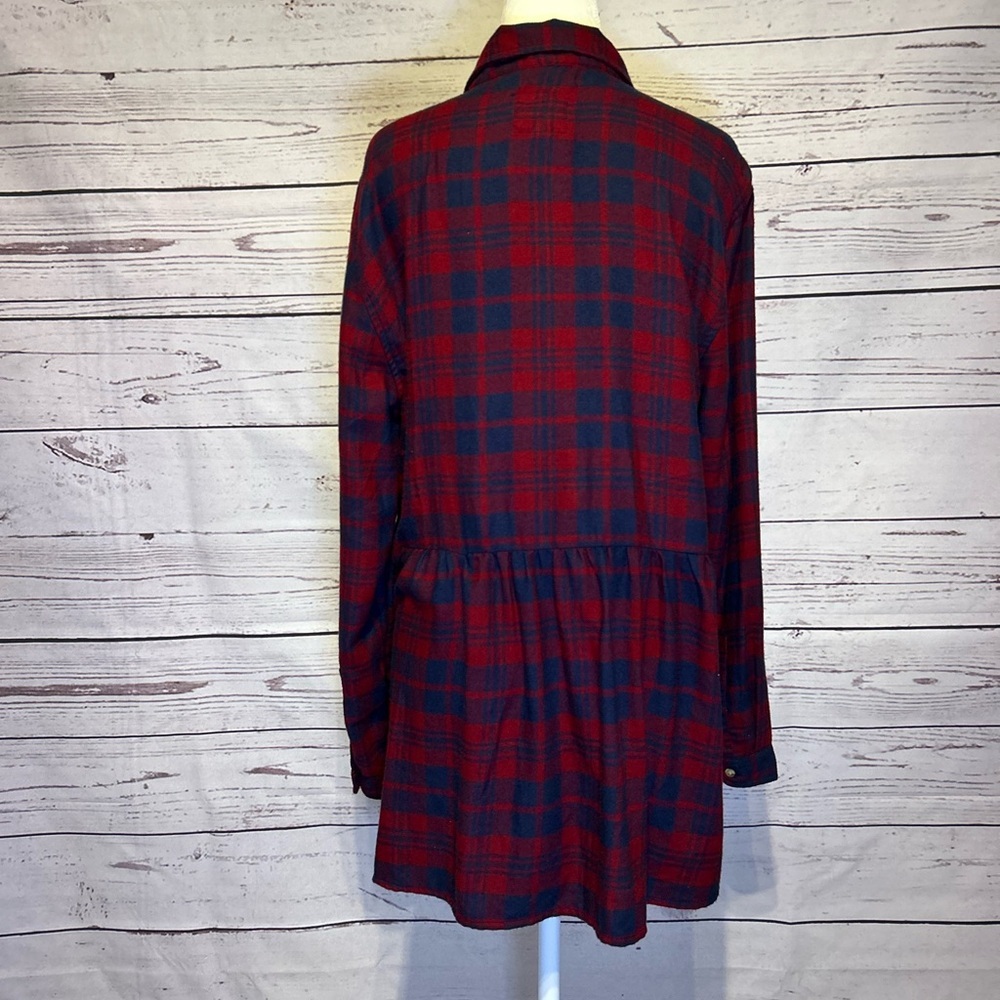 American Eagle Outfitters Large Red & Navy Plaid Button-Up - Picture 3 of 6
